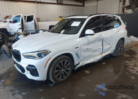 2022 BMW X5 Phev xDrive45E z USA, uszkodzony, nr VIN 5UXTA6C06N9M87571